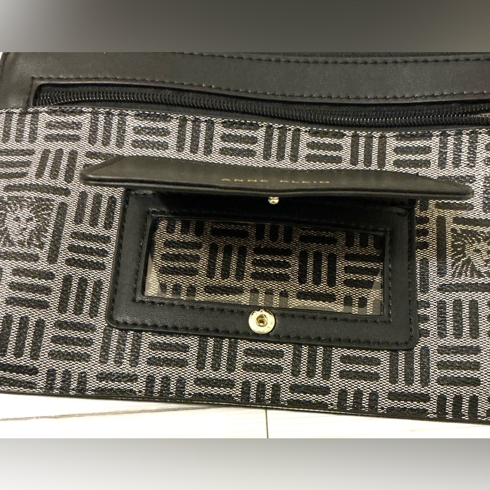 Anne Klein Black and Gray Patterned Woman’s Wristlet - Picture 5 of 10